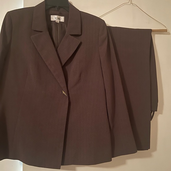Le Suit work suit - Picture 1 of 3